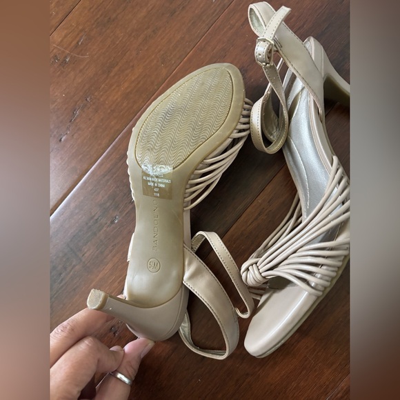 Heels - Picture 5 of 6